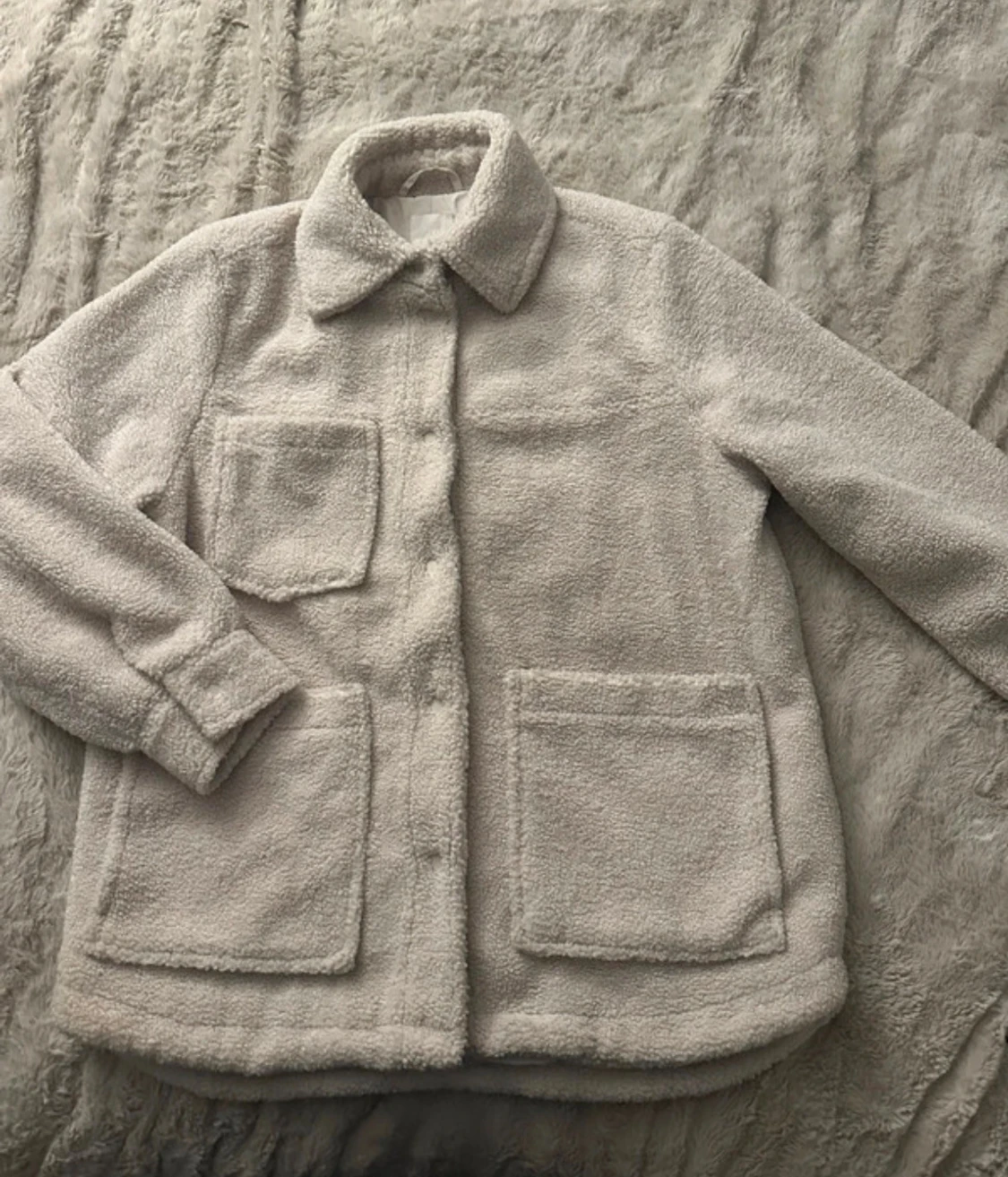 Beige teddyjacka från H&M