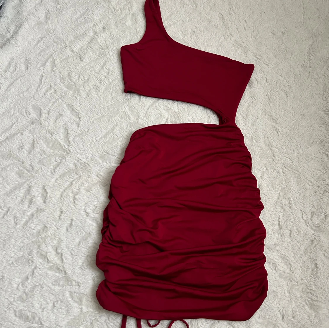 Röd one shoulder klänning från SHEIN (XS) - 1