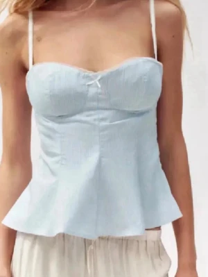 Ljusblå korsettlinne - Intressekoll på denna SUPERSÖTA KORSETT TOPP!💕 Lånad bild. Funderar på att sälja den då den inte passar💕💕