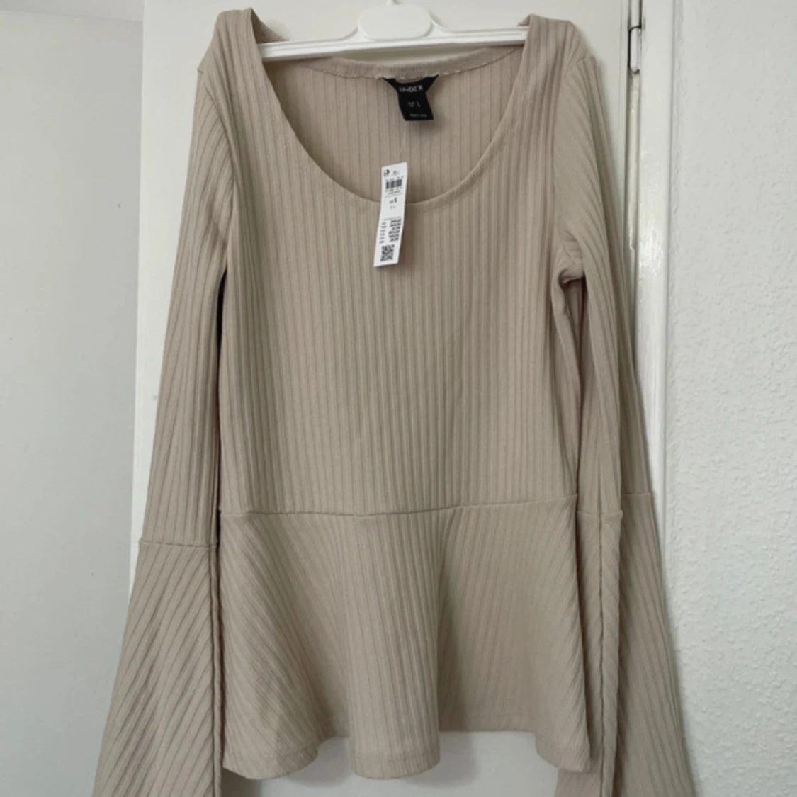 Ribbad beige topp från Lindex