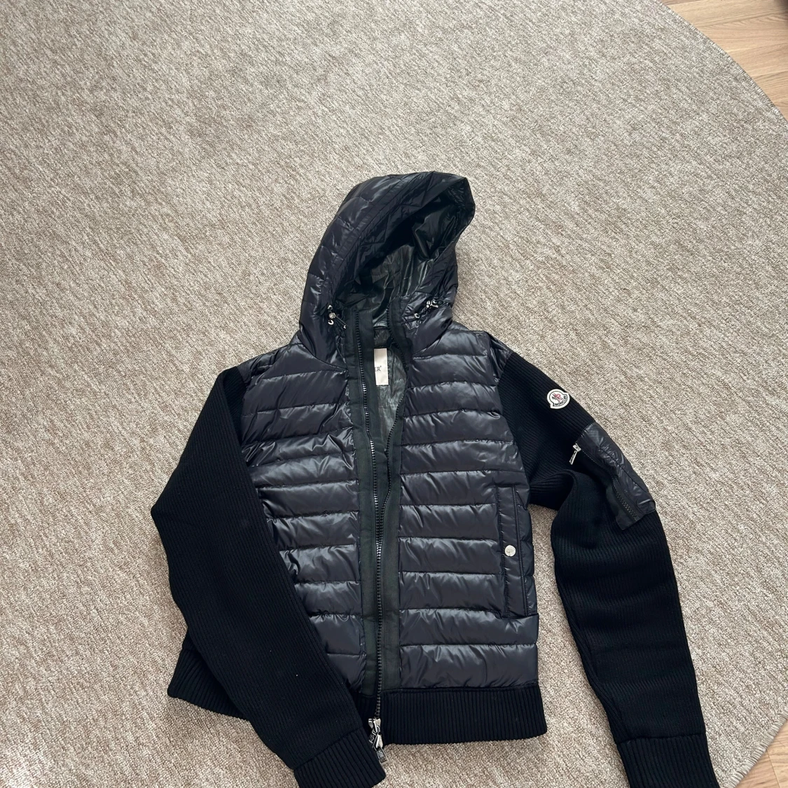 Svart pufferjacka från Moncler