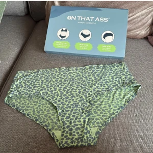 Hipster - On that ass trosor i leopardmönster, helt nya. Supermjukt material. Nypris 151 kr.