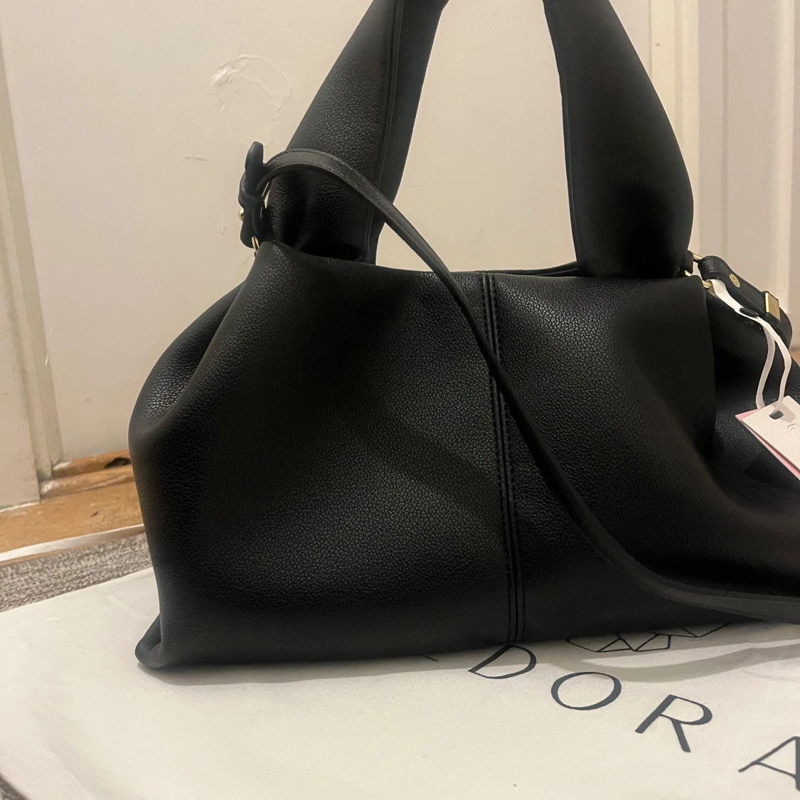 Svart handväska från Swedora i skinn - 2