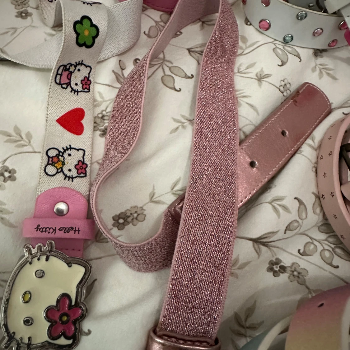 Glittrigt pastellfärgat bälte - 1