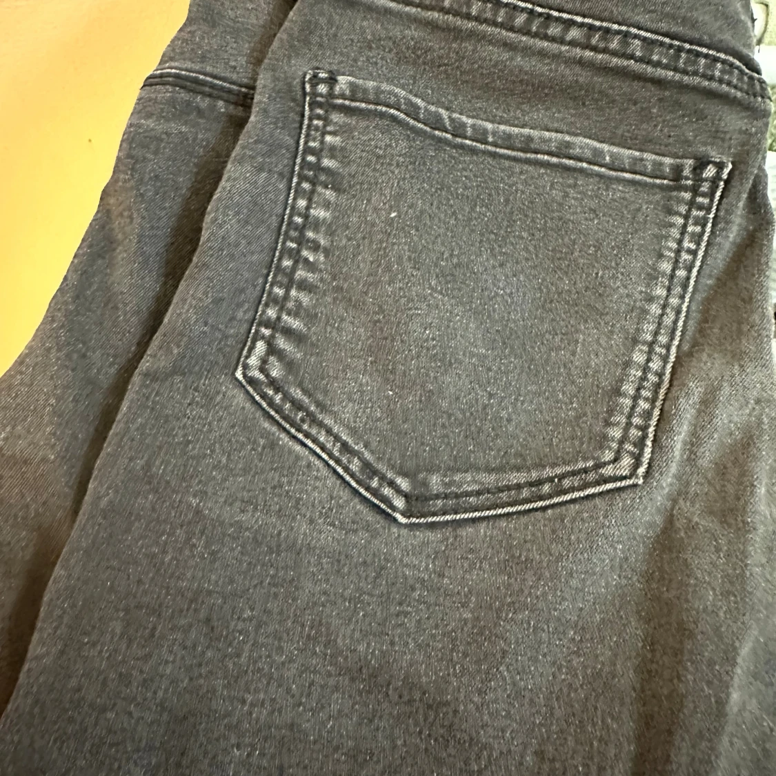 Mörkgrå jeans med raka ben - 1