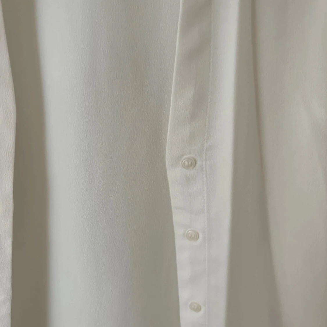 Vit skjorta från H&M i storlek 32 - 3