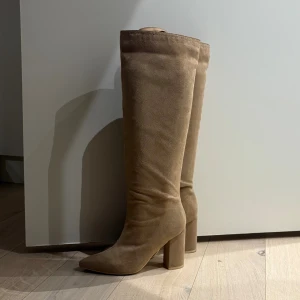 Beiga mockastövlar - Beige stövlar, aldrig använda 🩷