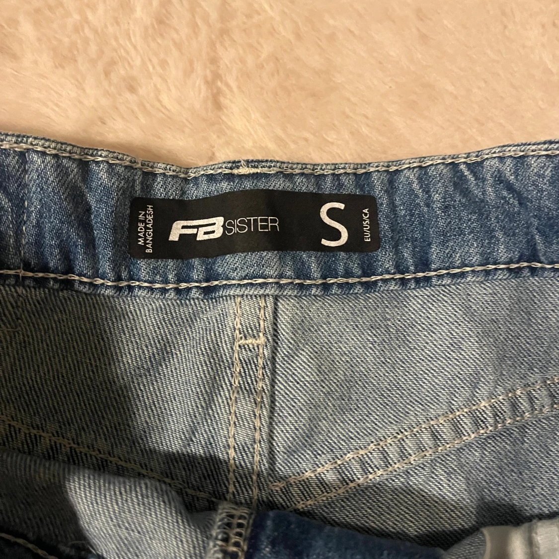 Blå jeansshorts med cargofickor  - 2