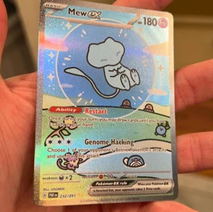 Mew ex - Mew ex! Perfekt för samlare och fans av Pokémon. Kortet har unika attacker som Restart och Genome Hacking, och är ett måste för dig som vill ha något extra i din samling. Färgstark design som sticker ut i leken.