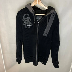 G-star Hoodie  - Riktigt soft gstar flis Hoodie. Fungerar som en jacka. Sjukt soft. Passar storlek M, modellen är 185.