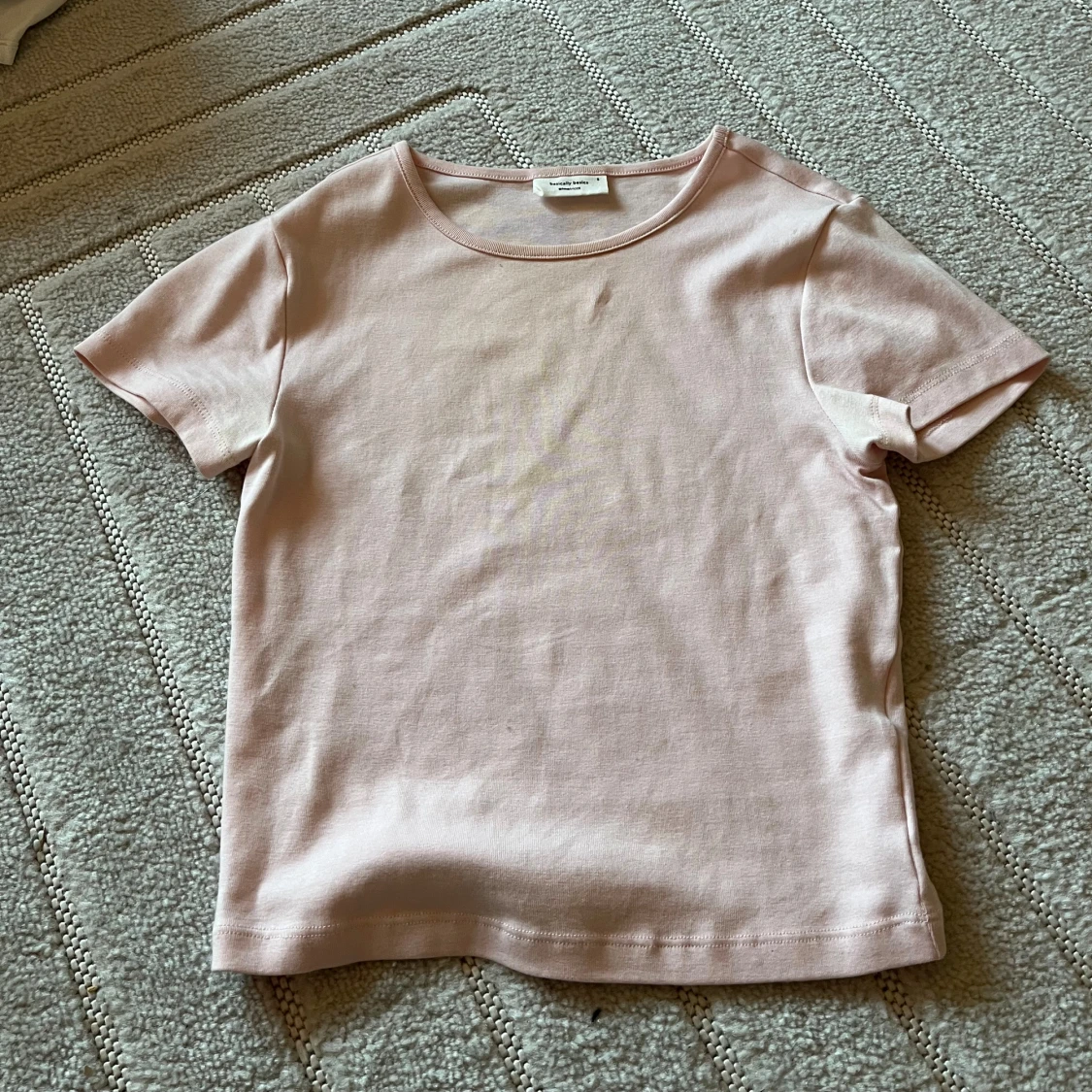 Ljusrosa t-shirt från gina tricot