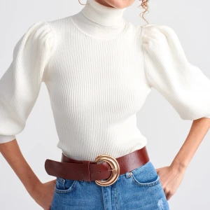 Stickad tröja - Super fin och kanppt använd. 