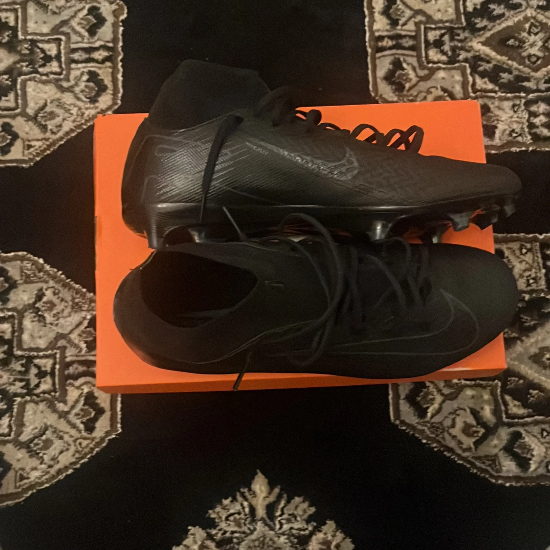 Svarta Nike fotbollsskor med snörning - 3