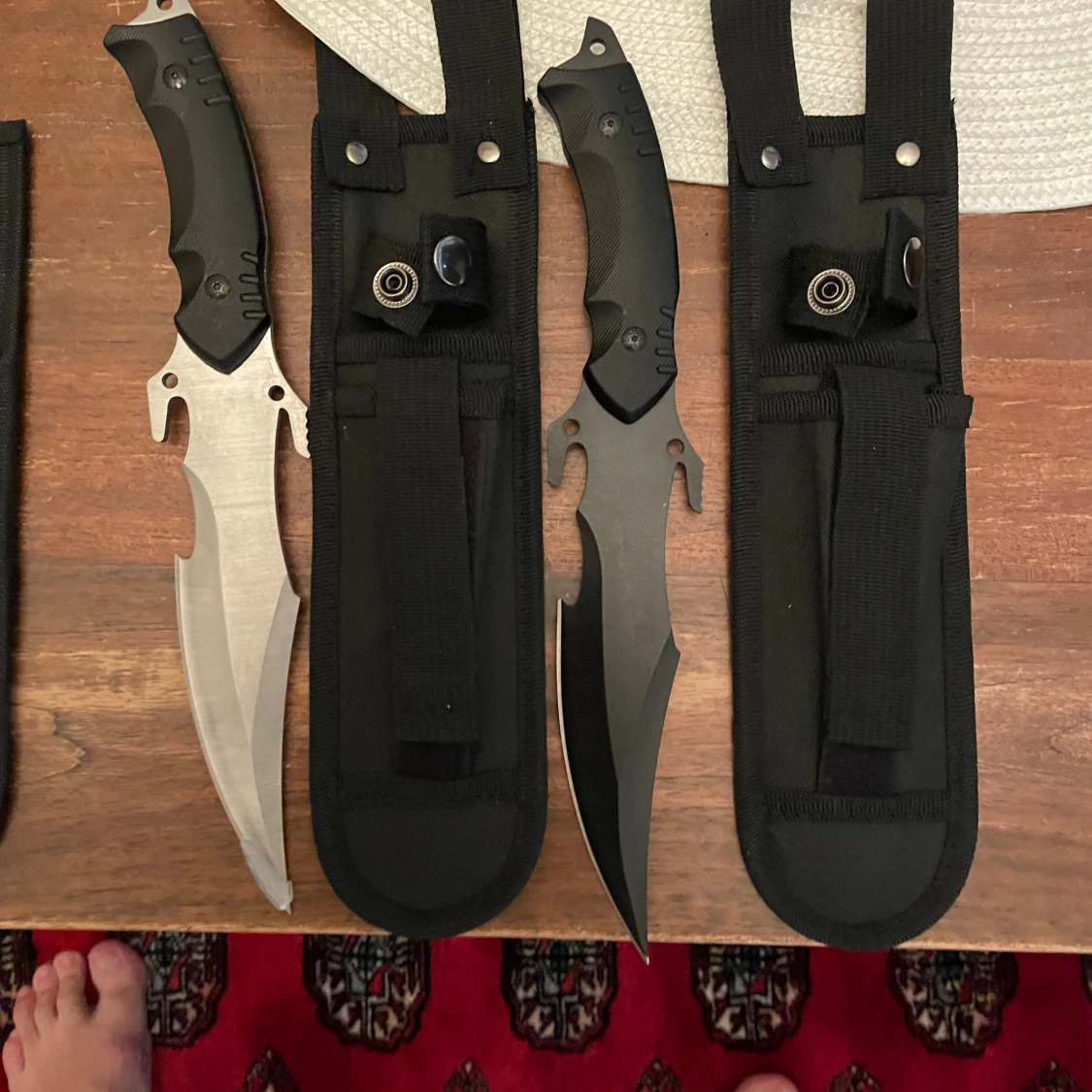 Samling taktiska knivar och machetes med fodral - 3