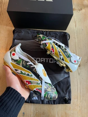Adidas predator bape - Adidas predator bape limited collection fotbollsskor. De är i nyskick o aldrig använda. Skriv vid minsta fundering!