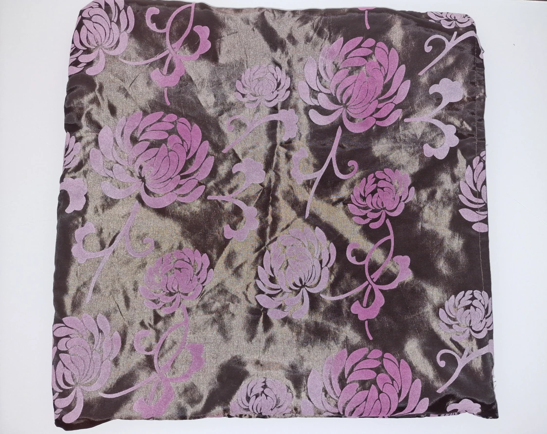 Fem unika kuddfodral i olika mönster