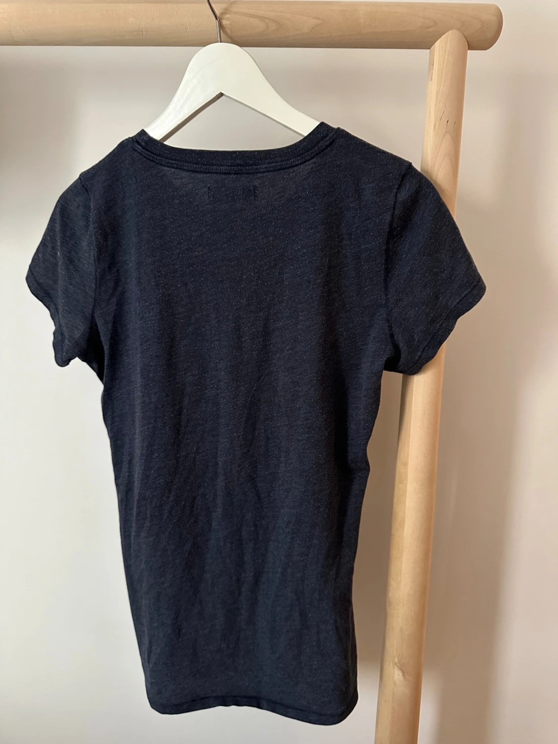 Mörkblå Abercrombie & Fitch t-shirt - 1