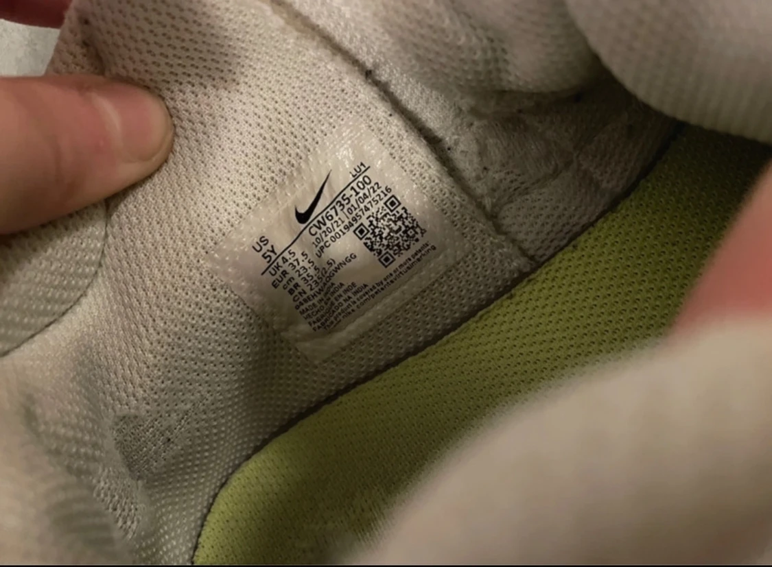 Vita sneakers med silverdetaljer - 5