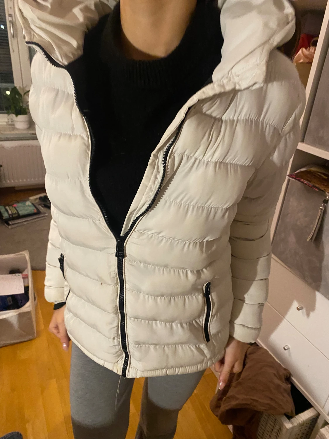 Vit pufferjacka med dragkedja - 2