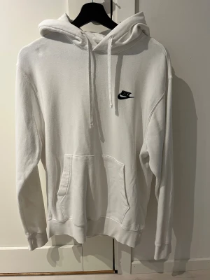 Nike hoodie S/XS - Vit Nike hoodie, Storlek XS/S, Bra skick. Pris 200kr