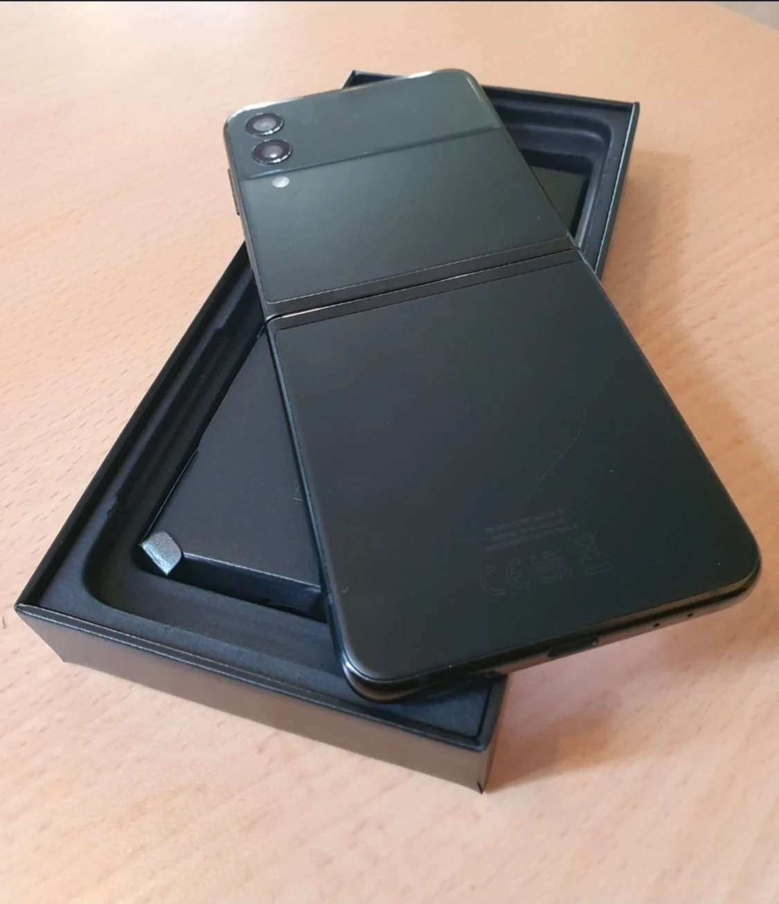 Samsung Galaxy Z Flip3 5G - 1