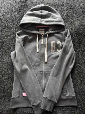 Zip  - Svin snygg zip, storlek 40 skulle säga själv att de är en S! 💗