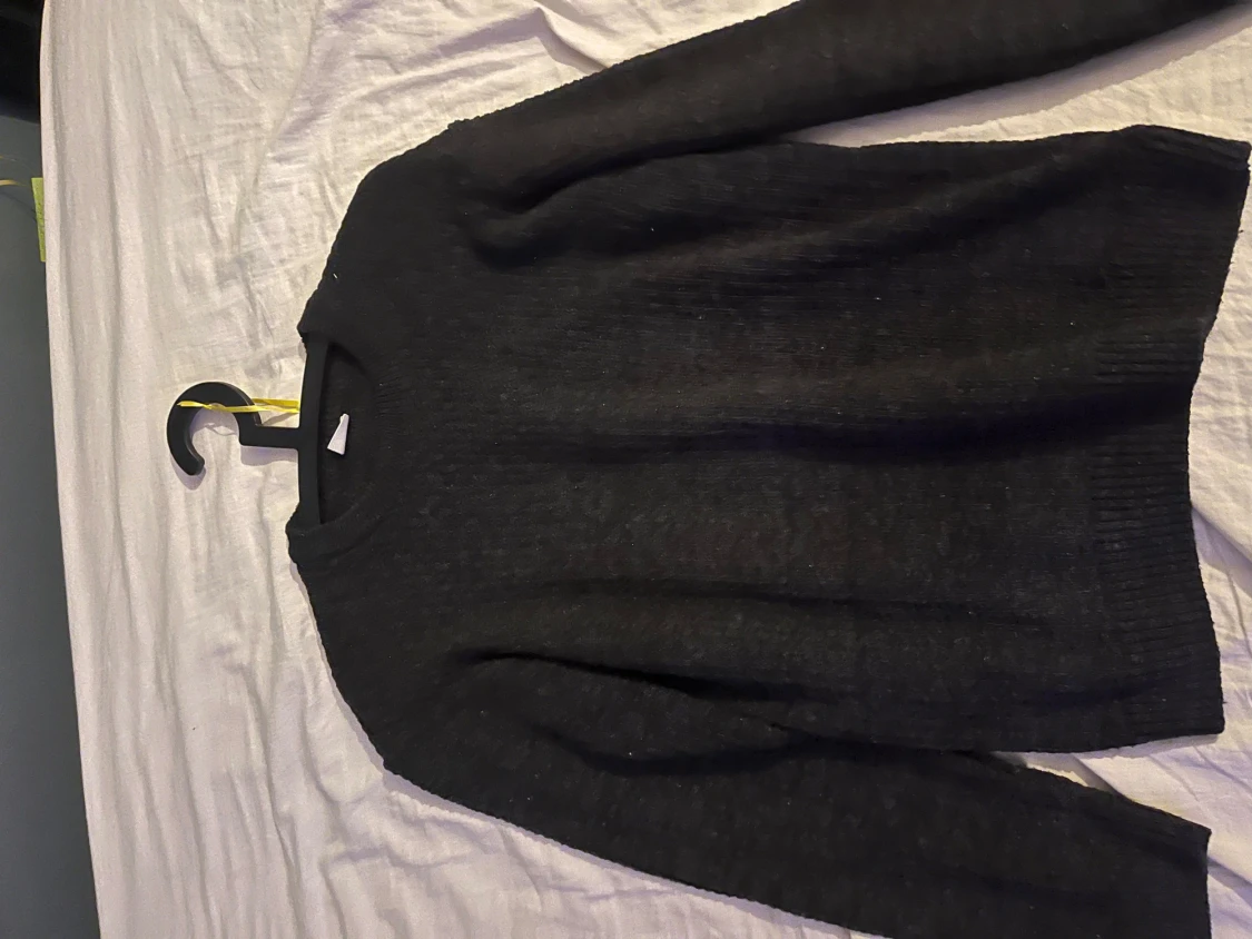 Svart stickad tröja från Defacto