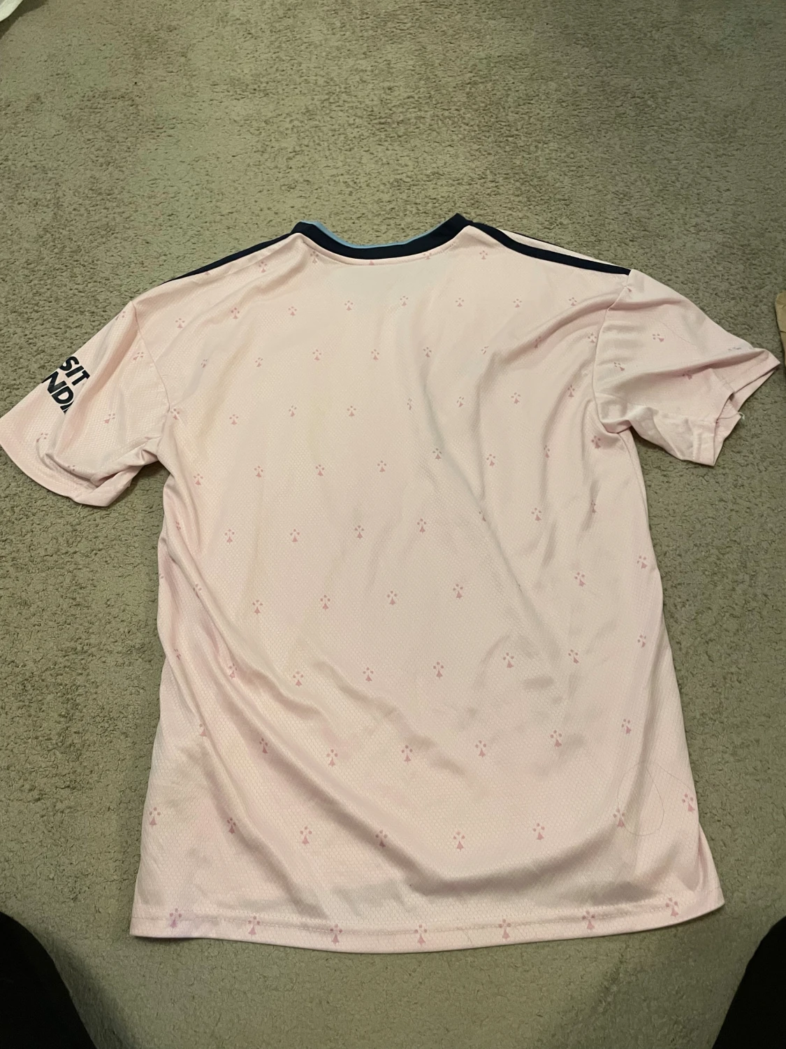 Ljusrosa fotbollströja från adidas - 1