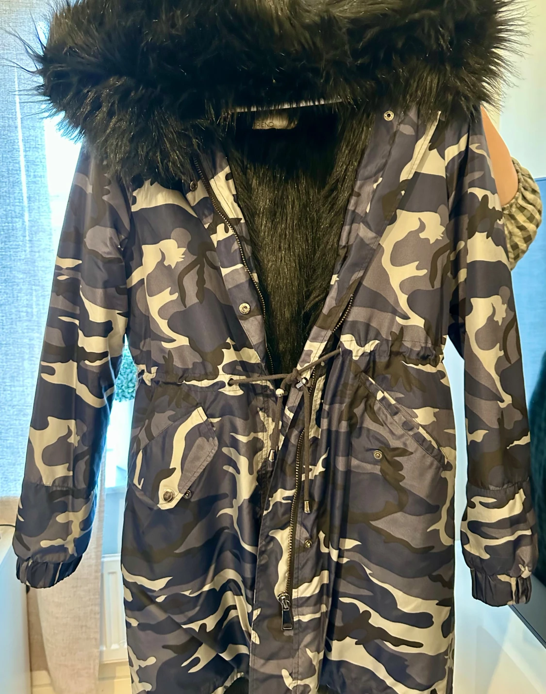 Super snygg/ varm Blå/grå camo parkas från NLY Trend ( Nelly ) - 6