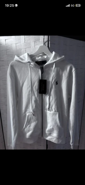 Vit Polo Ralp Lauren Hoodie - M - Mycket fin helt my oanvänd Vit Polo Ralph Lauren Hoodie i storleken M