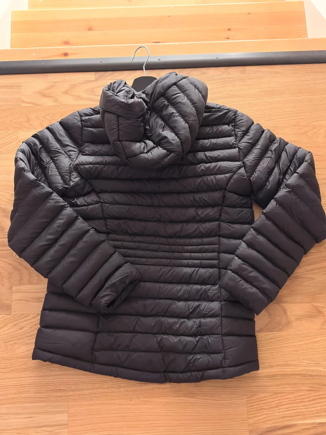 Svart pufferjacka från Everest - 1