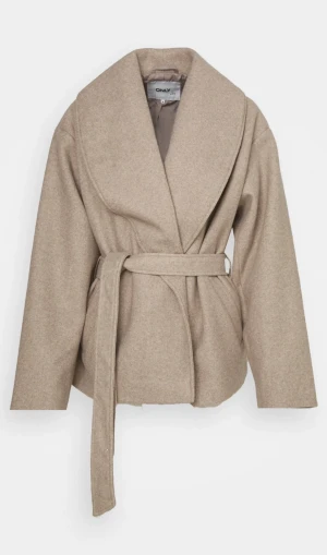 Kappa Only - Beige kappa från only. Använd 1 gång.