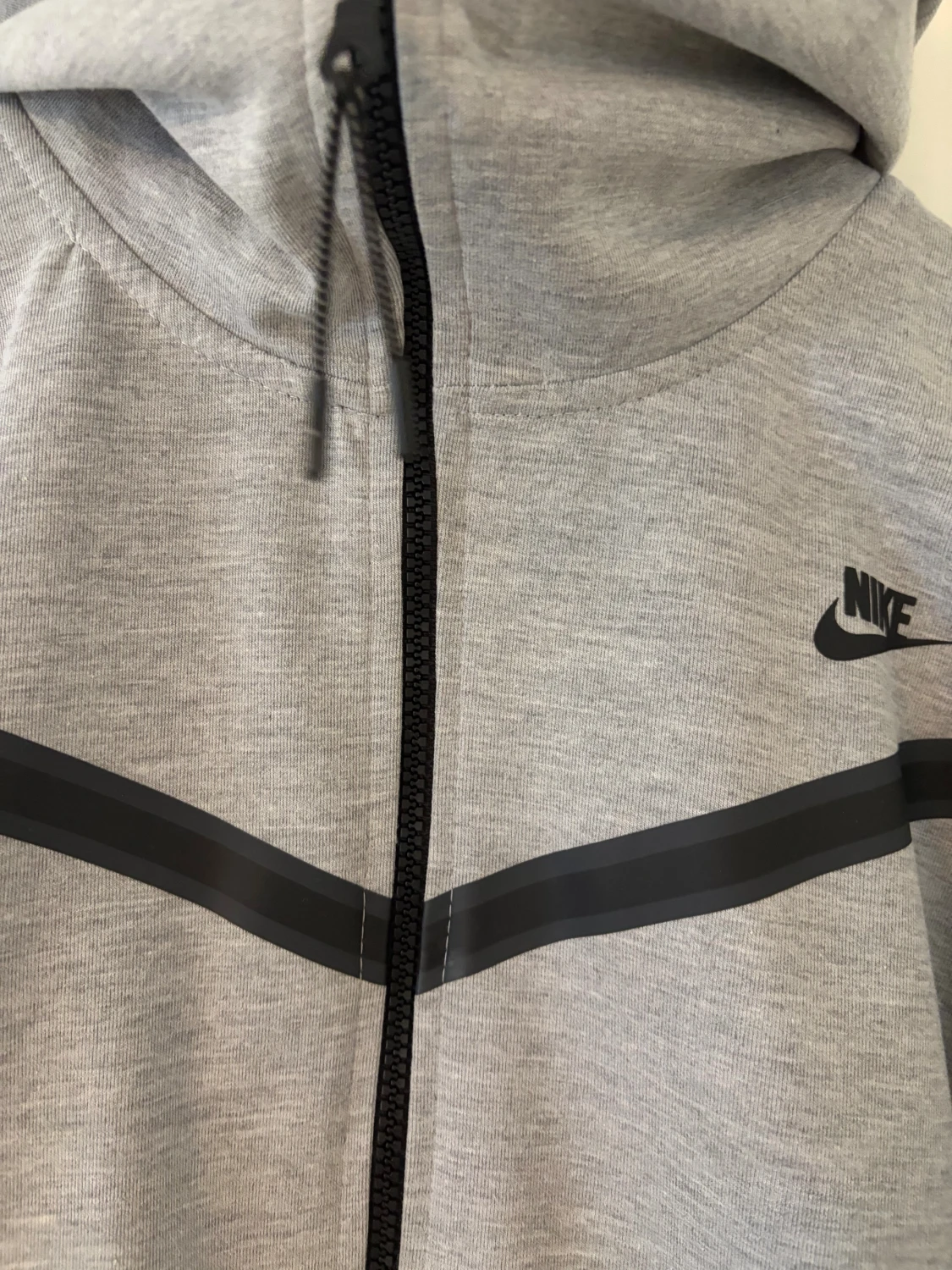 Grå Nike vindjacka med huva - 1