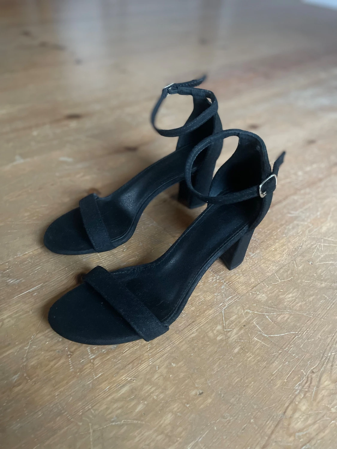 Svarta klackar med mocka  - 1