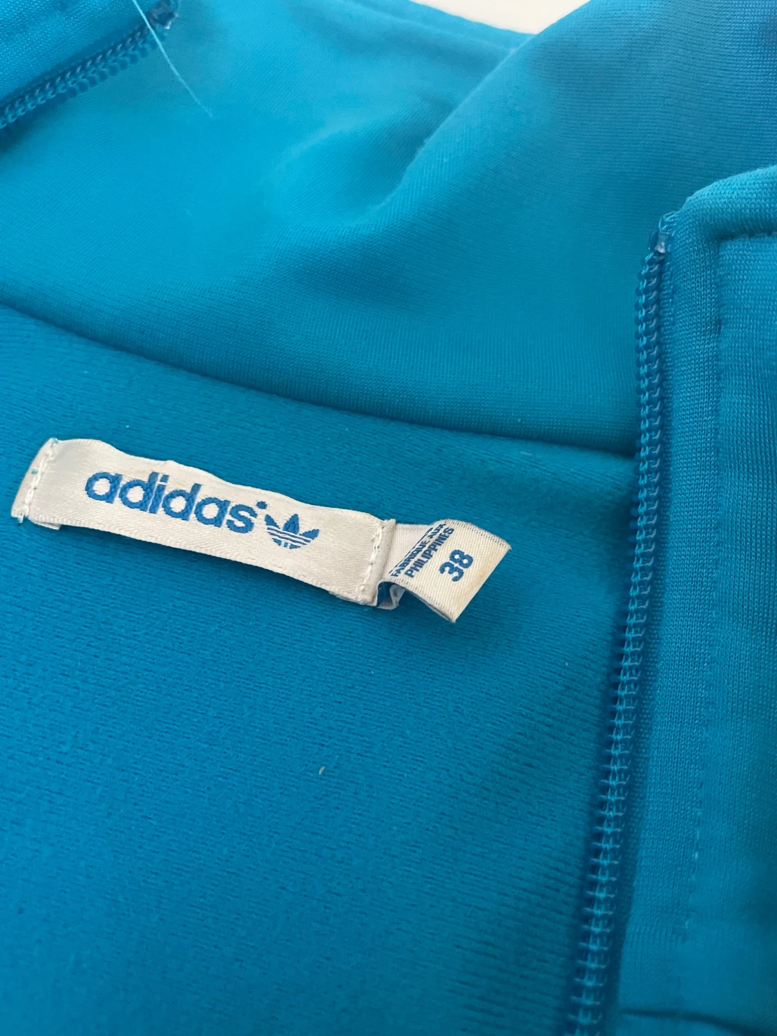 Blå Adidas track jacket med guldiga ränder - 1