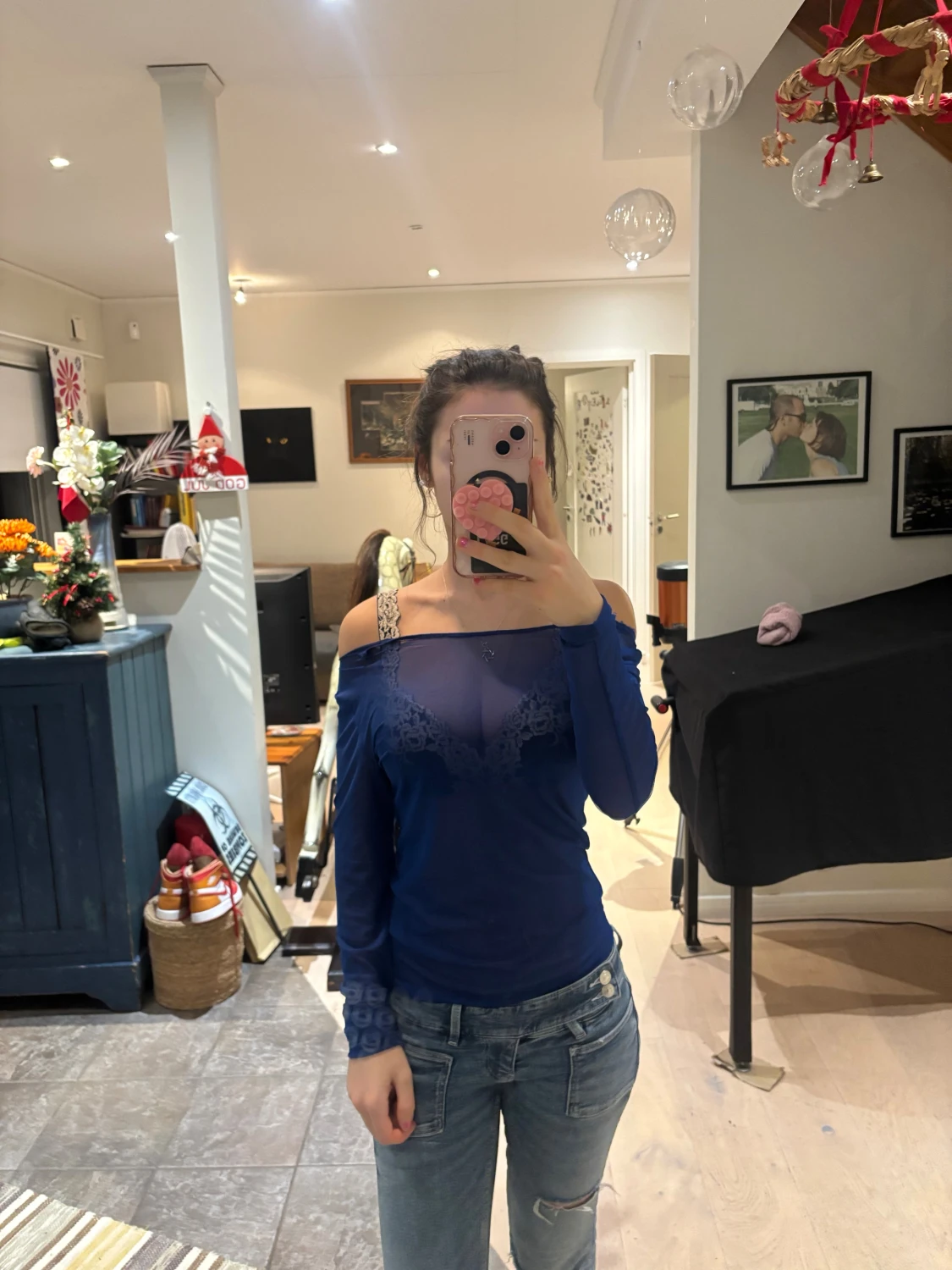Mörkblå mesh offshoulder topp