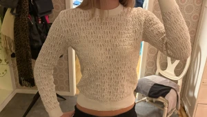 Vit tröja - Näst intill oanvänd fin tröja från Zara❤️
