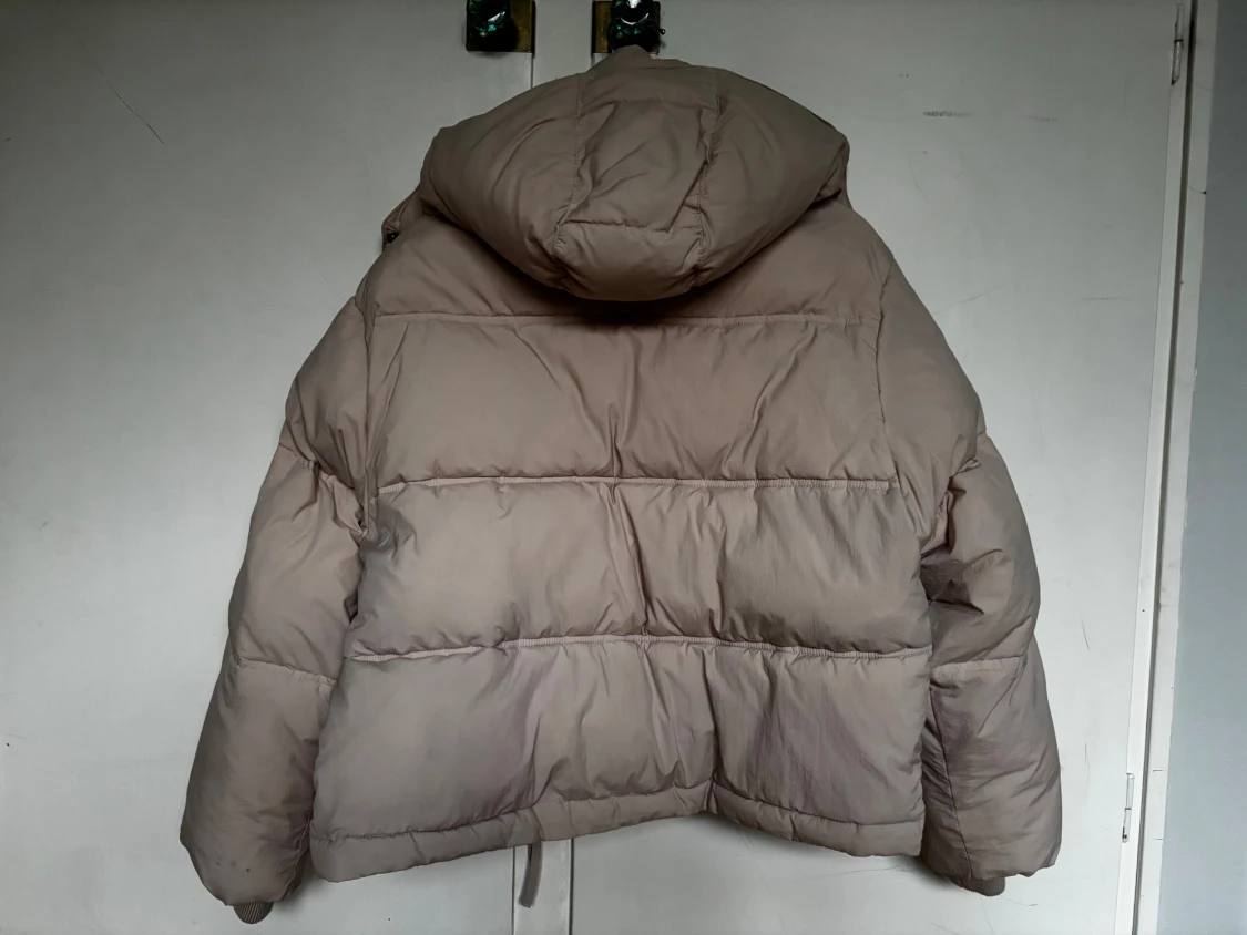 Ljusrosa pufferjacka med stor huva - 2