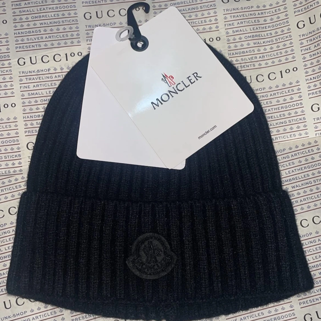 Svart moncler black patch mössa 