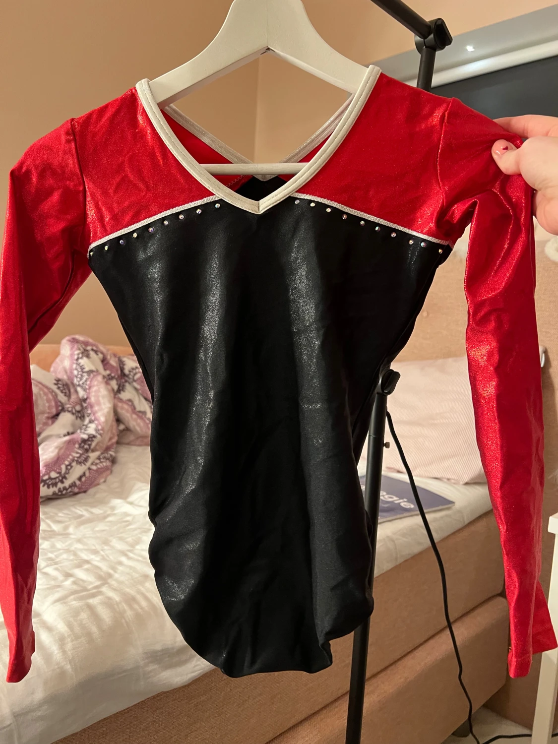 Svart och röd gymnastikdräkt med strass - 2