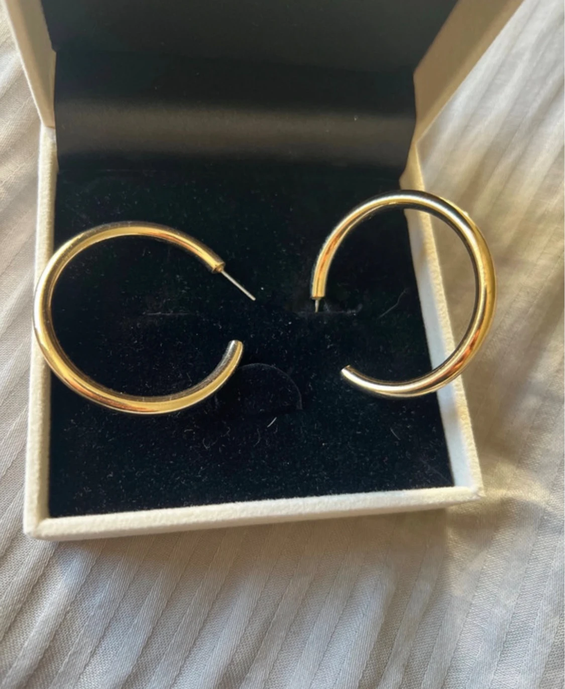 Stora guldiga hoops örhängen - 1