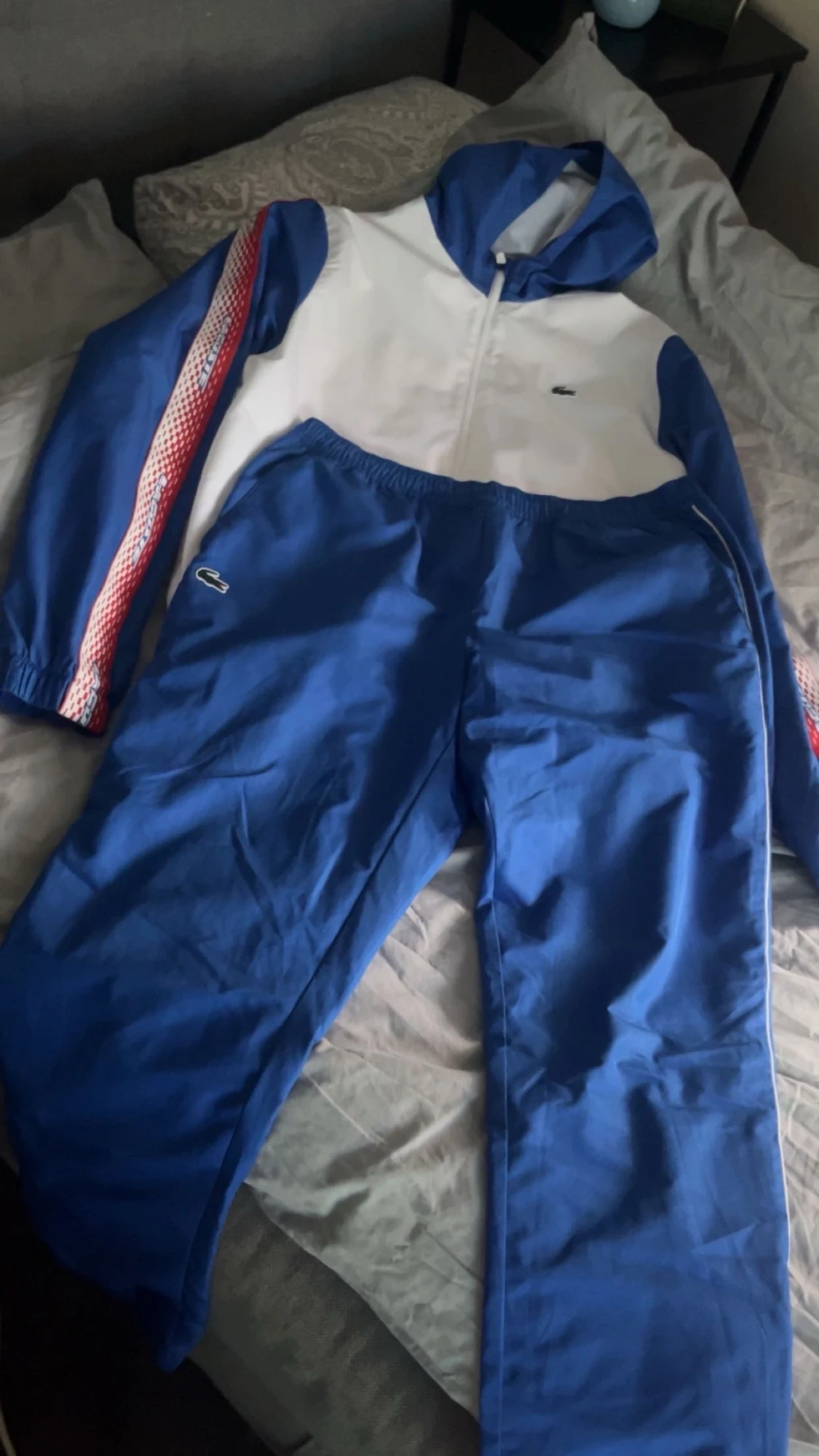 Lacoste Sport blå och vit vindjacka