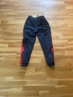 AC milan vind ställ - Säljer ett ac Milan vind ställ. Ny pris 1600kr. Använt två gånger så helt nytt egentligen.