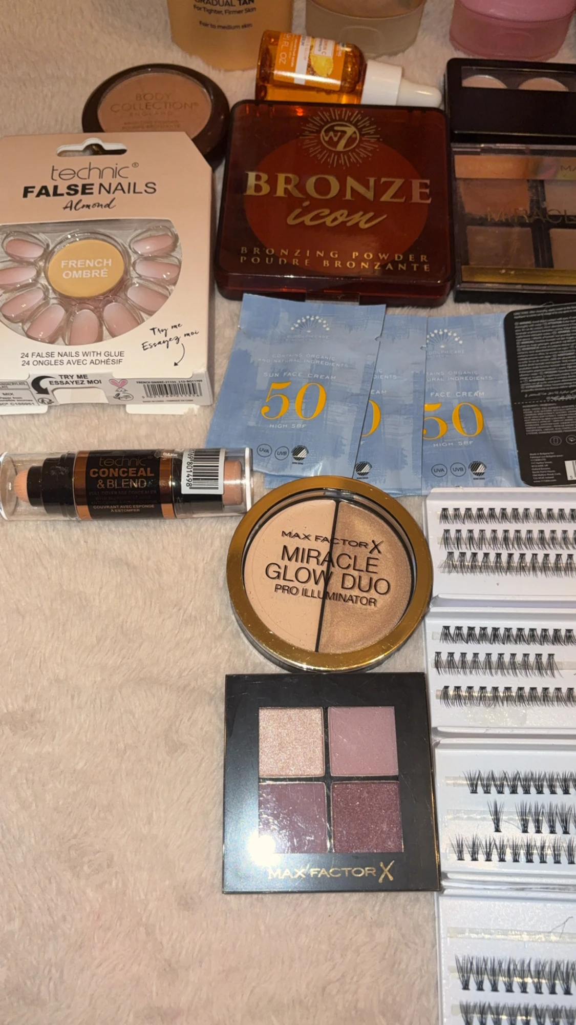 Stort sminkpaket med borstar, paletter och fransar - 1