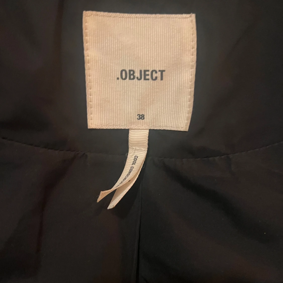 Svart pufferjacka från Object - 3