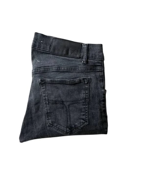 Tiger of Sweden  - 📊 Färg: Svart  📏 Storlek: 31/32 r ♻️ Mycket bra skick lite använd!  🧵 Model: Slim  ⁉️ Frågor: Kontakta!