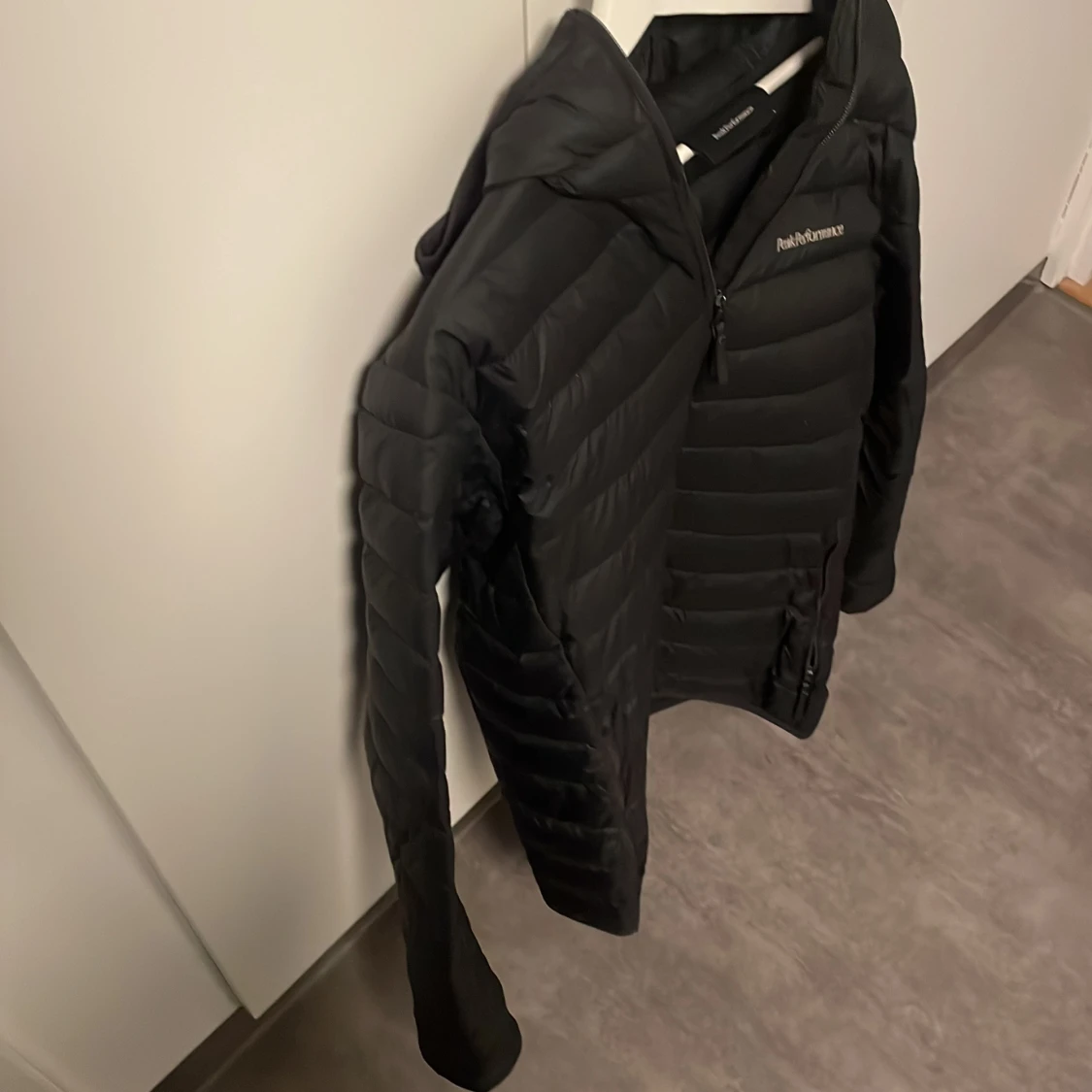 Svart dunjacka Peak Performance L - 4