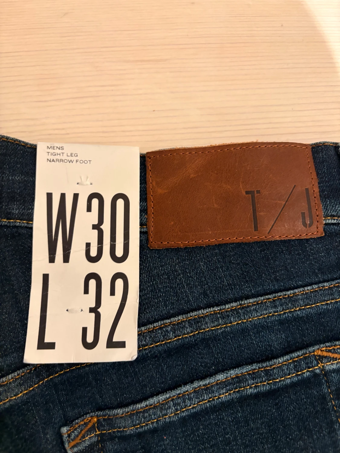 Tiger of sweden mörkblå jeans med slitningar - 3