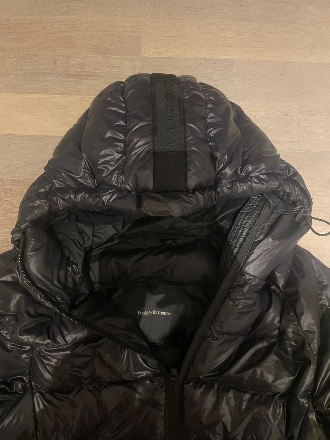 Svart Peak Performance vinterjacka  - 2