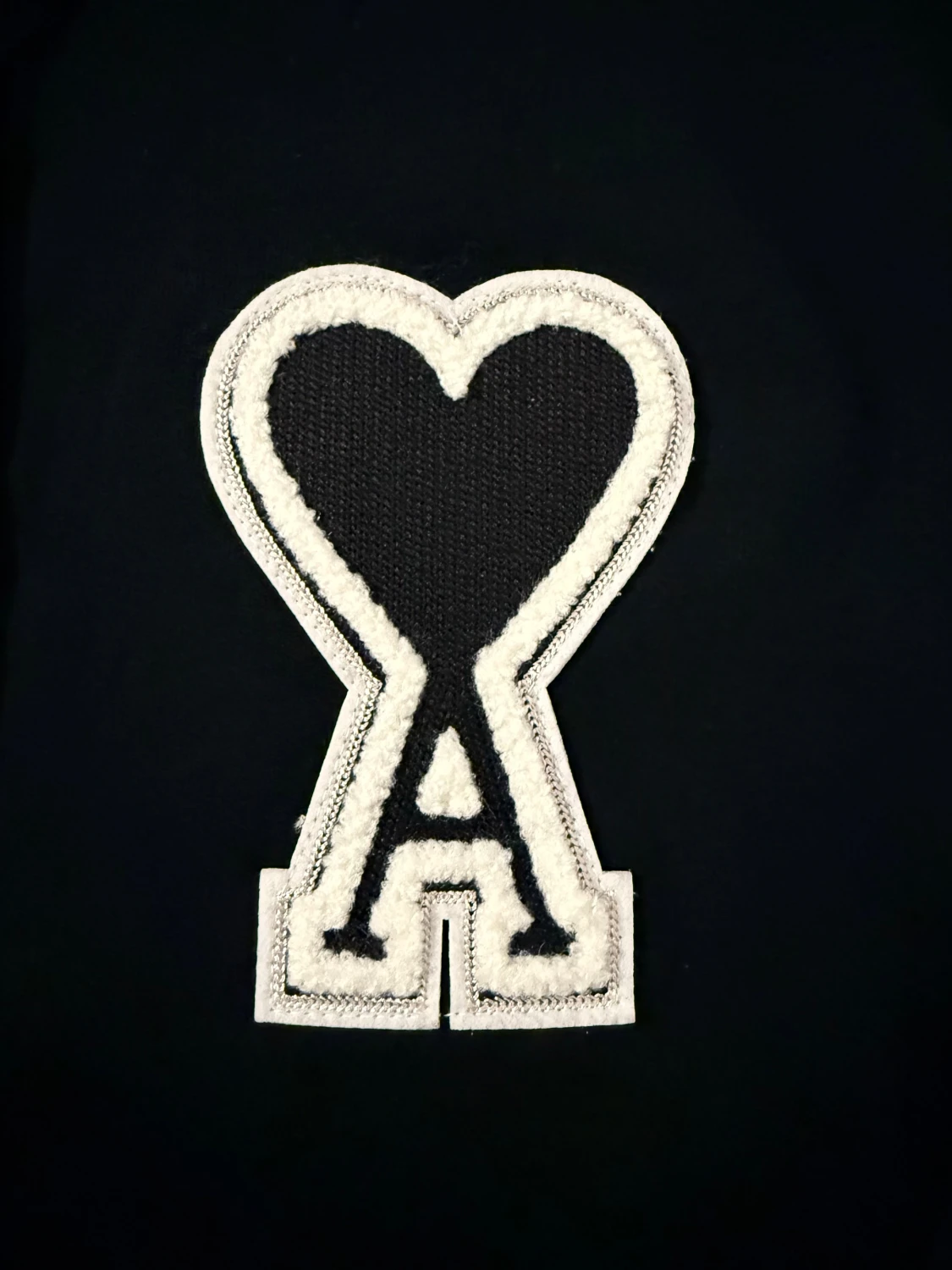 Svart hoodie med dragkedja från Ami - 2